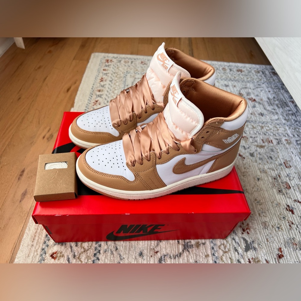 Nike Air Jordan 1 Retro High OG Praline/Sail/White
Size W 7.5 / M 6